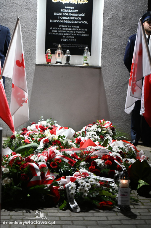 Złożenie kwiatów z okazji 44. rocznicy Stanu Wojennego