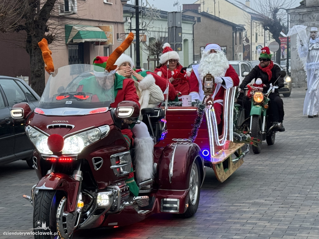 Parada ze Świętym Mikołajem w Brześciu Kujawskim