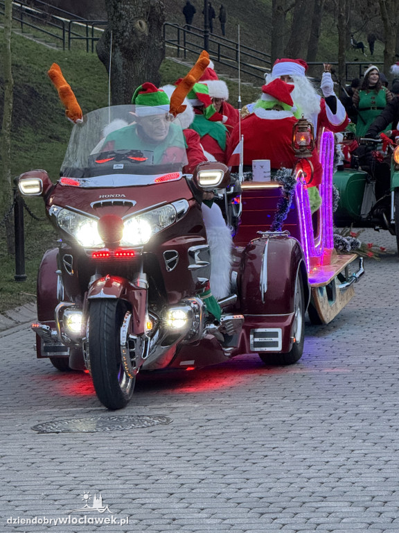 Parada ze Świętym Mikołajem w Brześciu Kujawskim