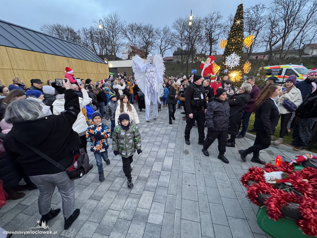 Parada ze Świętym Mikołajem w Brześciu Kujawskim