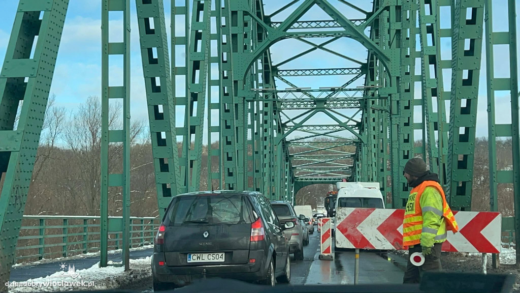 Ruch wahadłowy na moście stalowym - ruszył remont