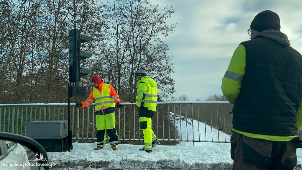 Ruch wahadłowy na moście stalowym - ruszył remont