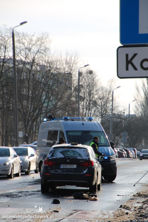 Potrącenie dwóch osób na przejściu dla pieszych