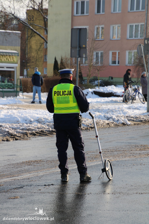 Potrącenie dwóch osób na przejściu dla pieszych