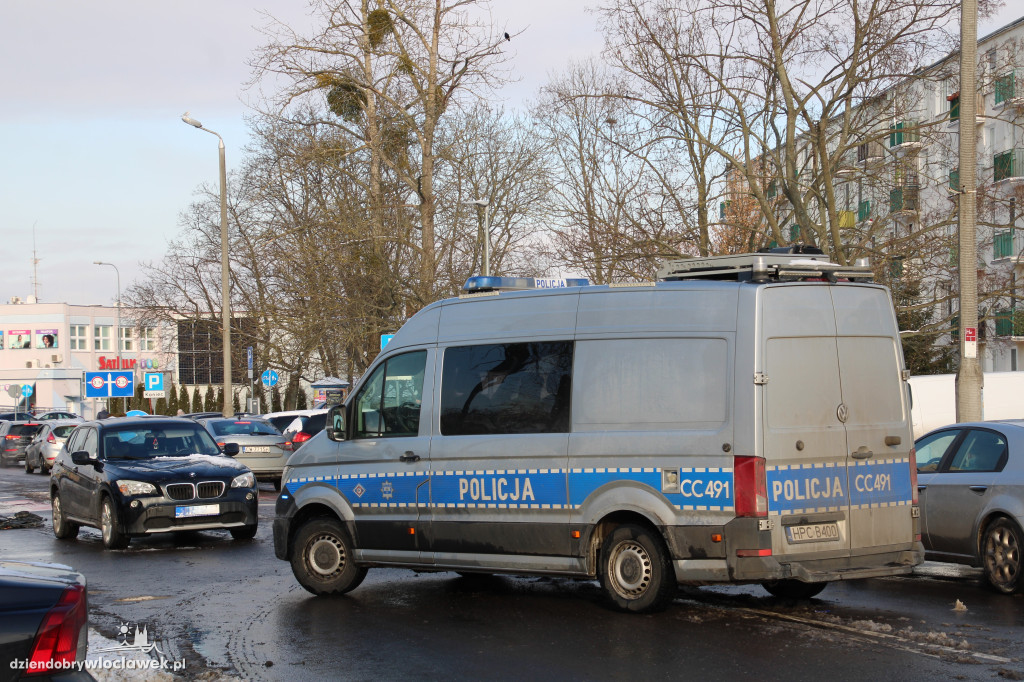 Potrącenie dwóch osób na przejściu dla pieszych