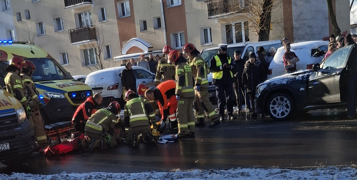 Potrącenie dwóch osób na przejściu dla pieszych