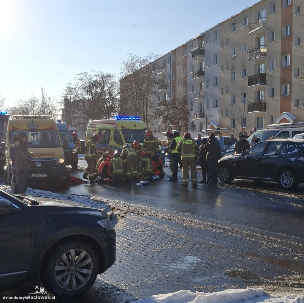 Potrącenie dwóch osób na przejściu dla pieszych