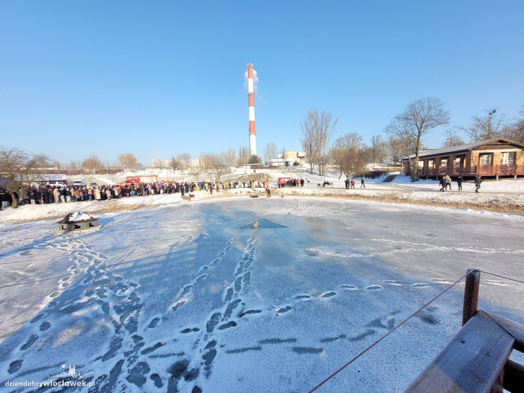 Pokaz akcji ratunkowej na lodzie w Parku na Słodowie