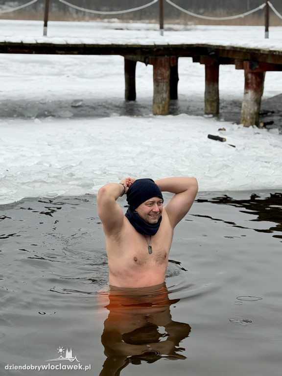 Światełko do nieba z przerębla nad j. Czarnym