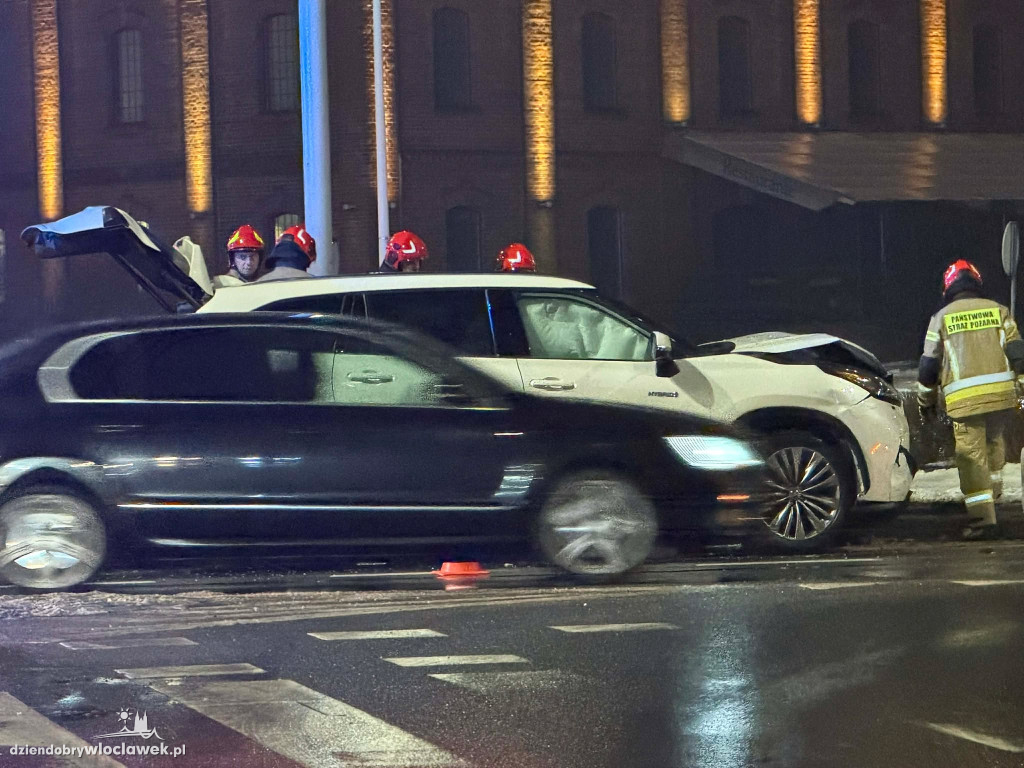 Zderzenie toyoty i volkswagena koło hotelu Młyn