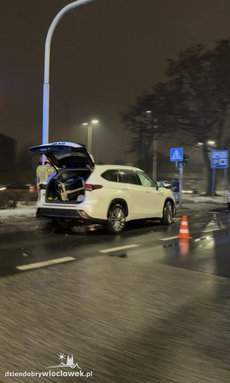 Zderzenie toyoty i volkswagena koło hotelu Młyn