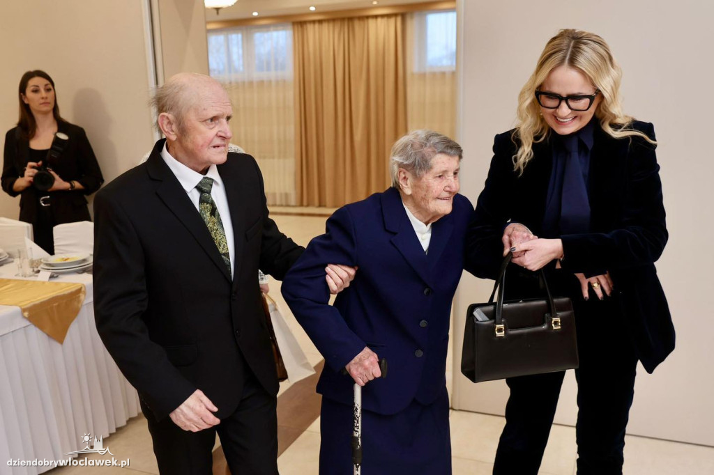 Setne urodziny bliźniaczek