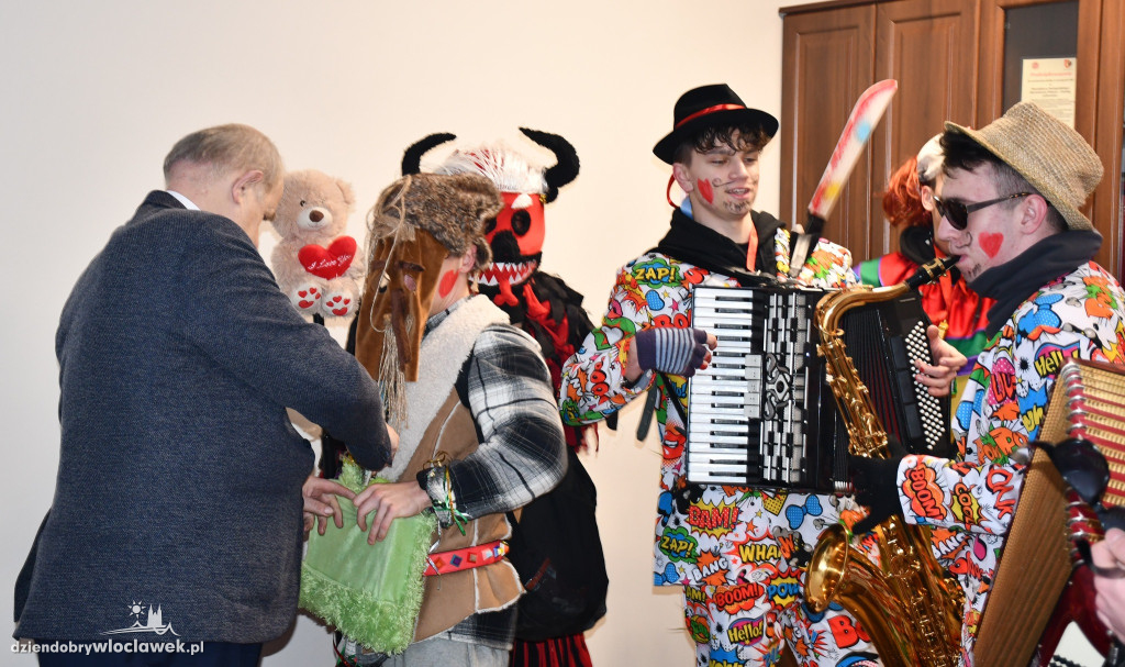 Koza ruszyła po Kujawach! Zaskoczyła urzędników w Lubrańcu