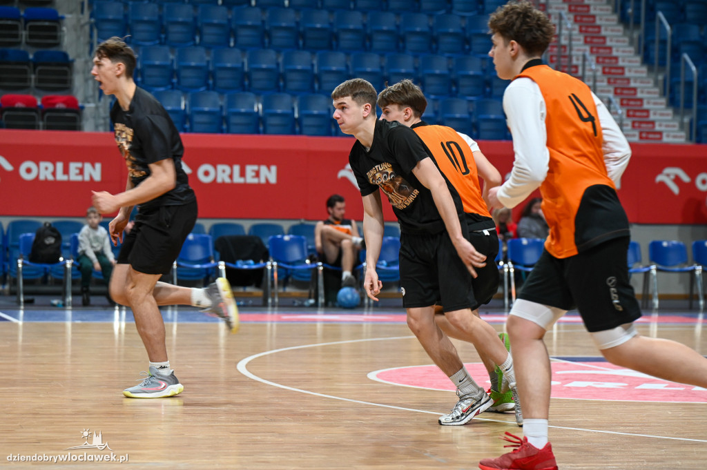 Turniej High School Basketball 3 w Hali Mistrzów