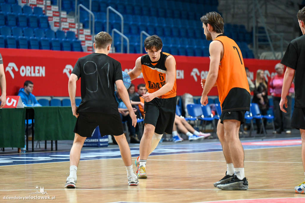 Turniej High School Basketball 3 w Hali Mistrzów