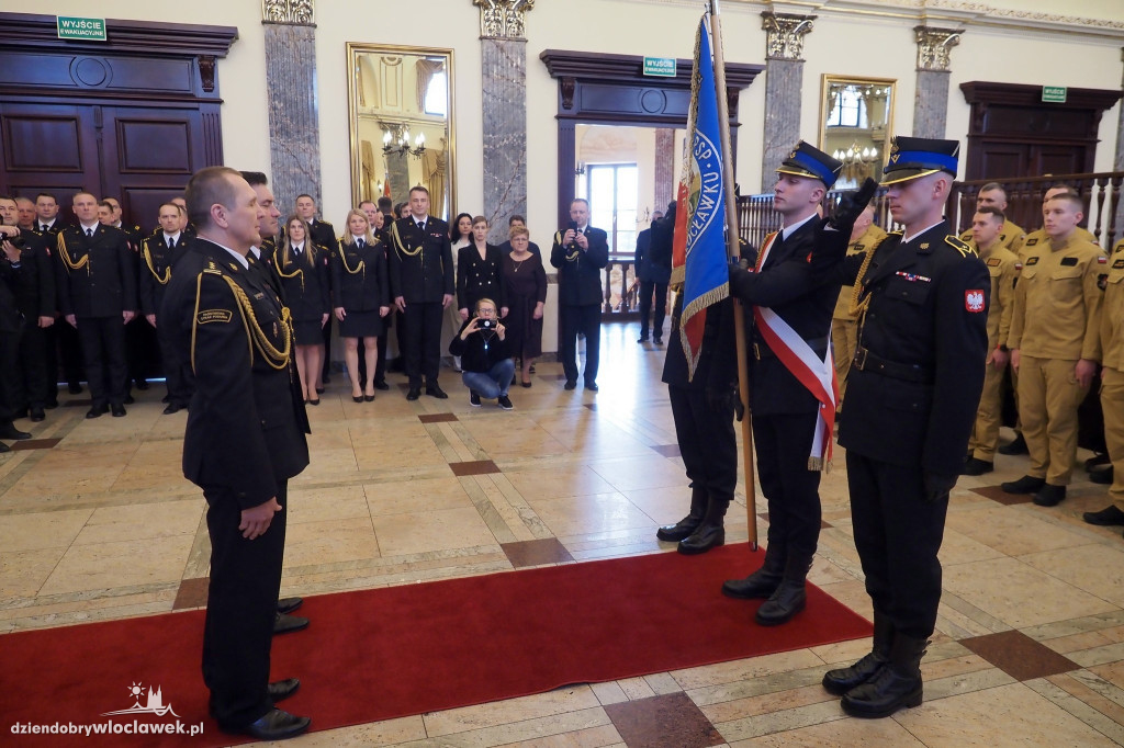 Nowy komendant PSP we Włocławku. Uroczysta zmiana
