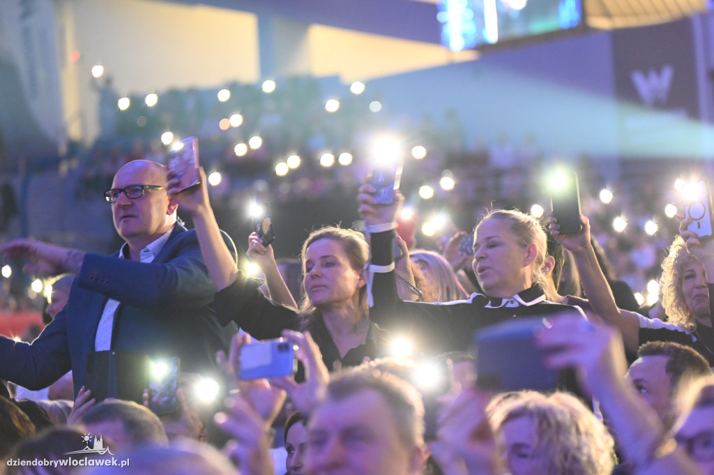 Kayah i Perfect porwali publiczność. Powiatowy Dzień Kobiet