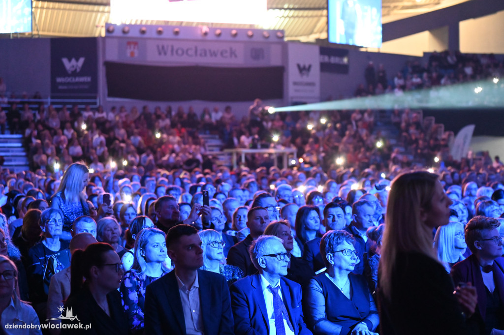 Kayah i Perfect porwali publiczność. Powiatowy Dzień Kobiet