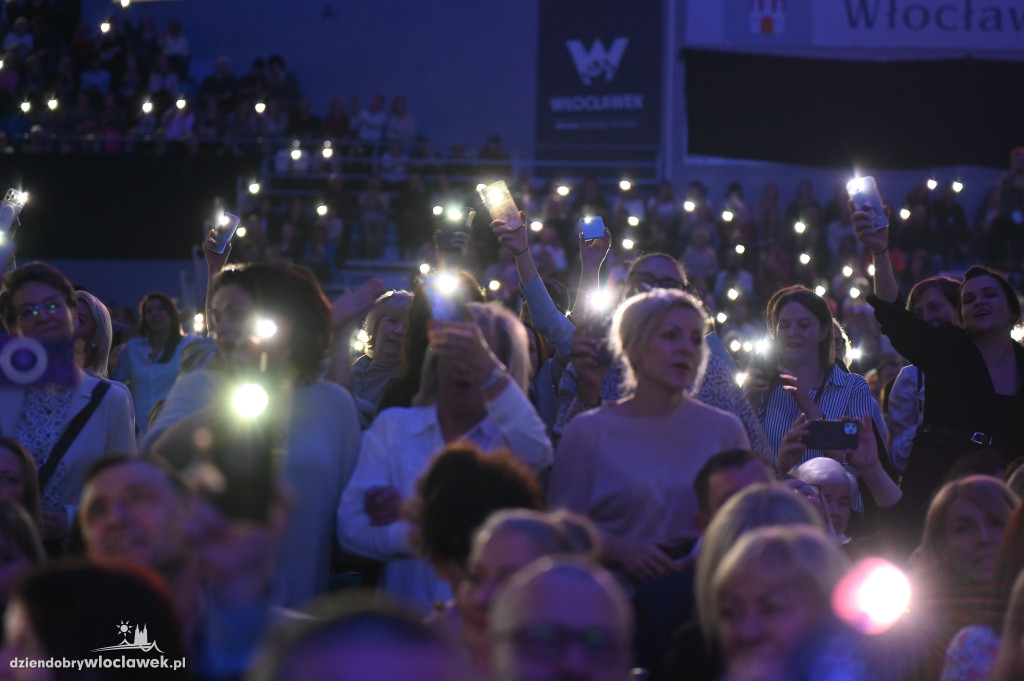 Kayah i Perfect porwali publiczność. Powiatowy Dzień Kobiet