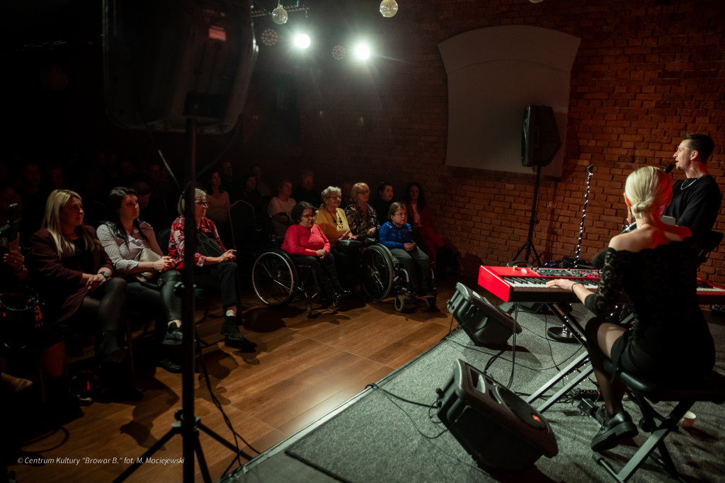 Koncert na Dzień Kobiet ,,Dobry wieczór: Błogo”