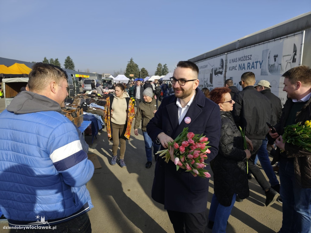 Dzień Kobiet na włocławskim Pchlim Targu