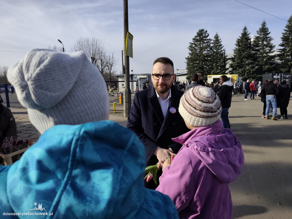 Dzień Kobiet na włocławskim Pchlim Targu