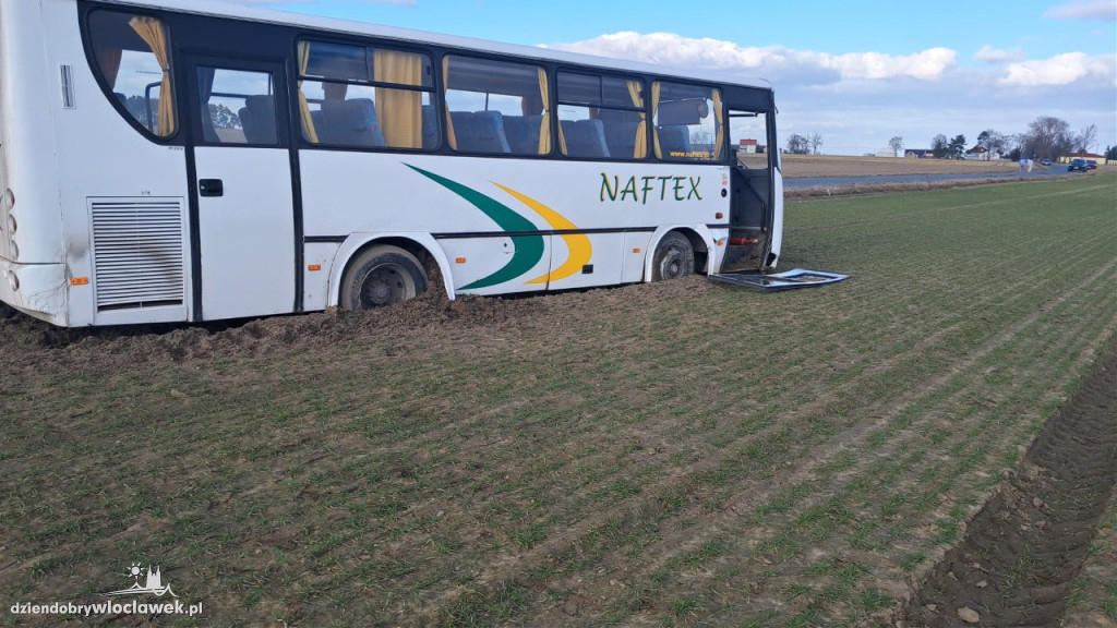 Zderzenie autobusu szkolnego i osóbówki
