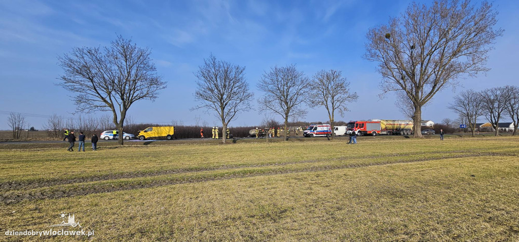 Zderzenie busa z ciągnikiem rolniczym