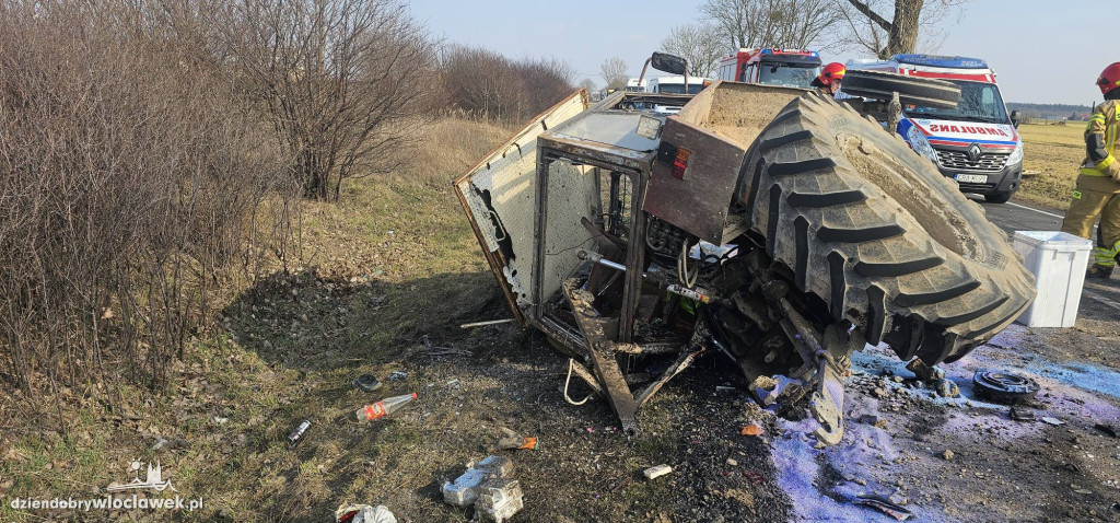 Zderzenie busa z ciągnikiem rolniczym