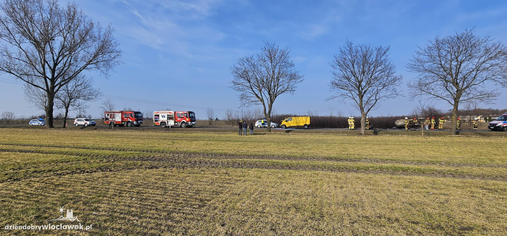 Zderzenie busa z ciągnikiem rolniczym