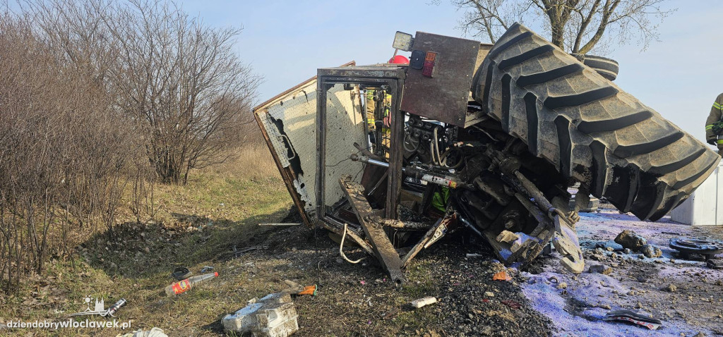 Zderzenie busa z ciągnikiem rolniczym