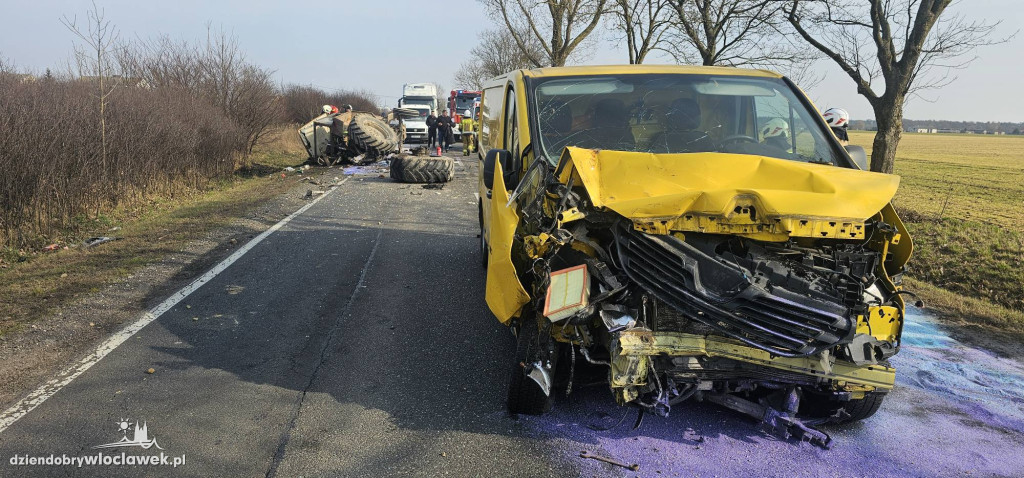 Zderzenie busa z ciągnikiem rolniczym