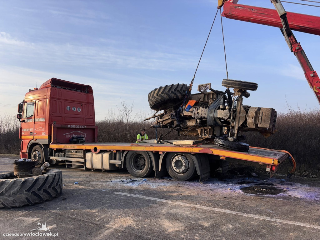 Zderzenie busa z ciągnikiem rolniczym
