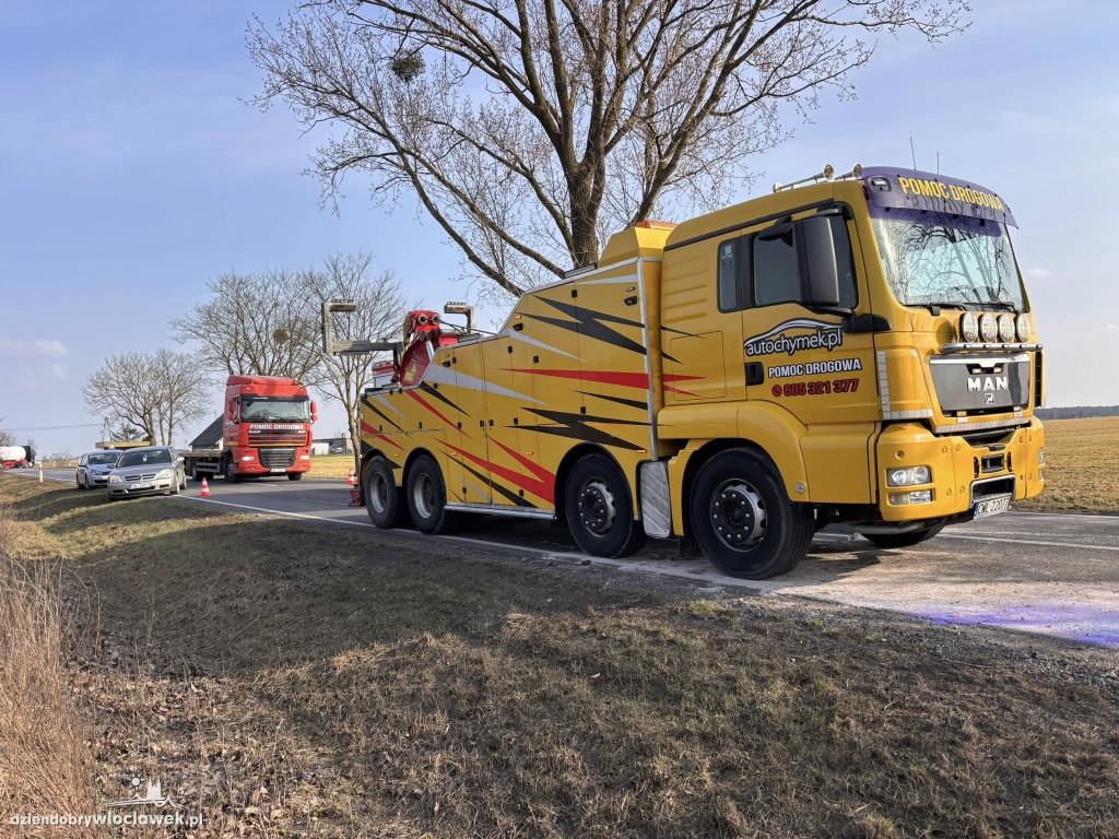 Zderzenie busa z ciągnikiem rolniczym
