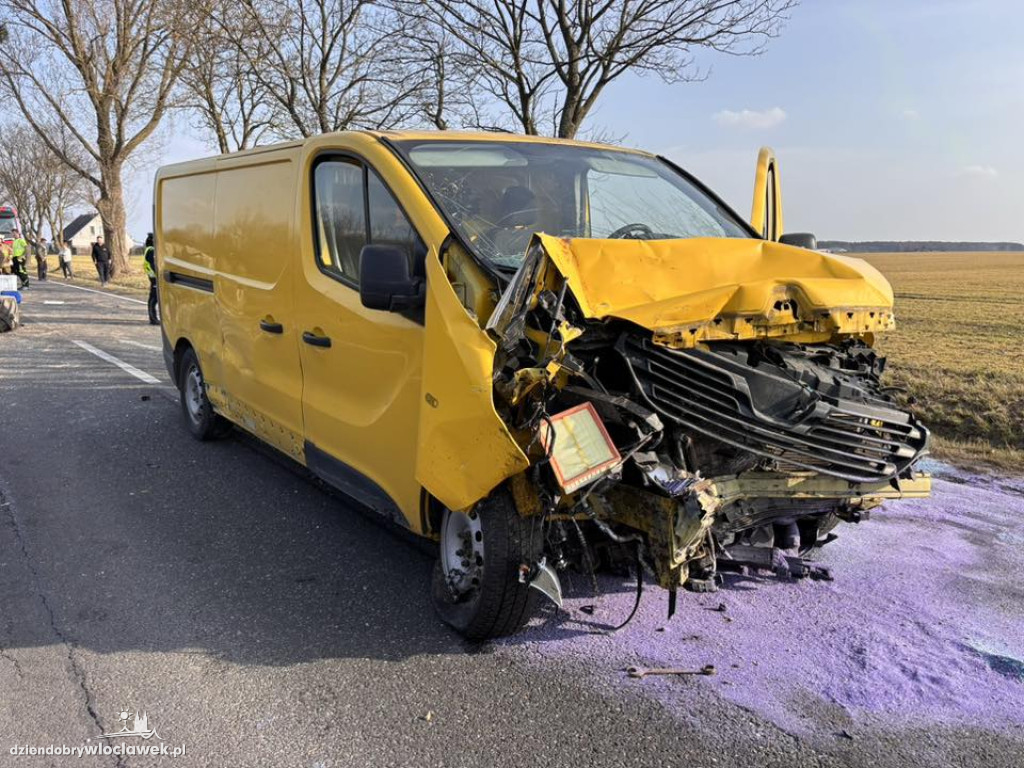 Zderzenie busa z ciągnikiem rolniczym