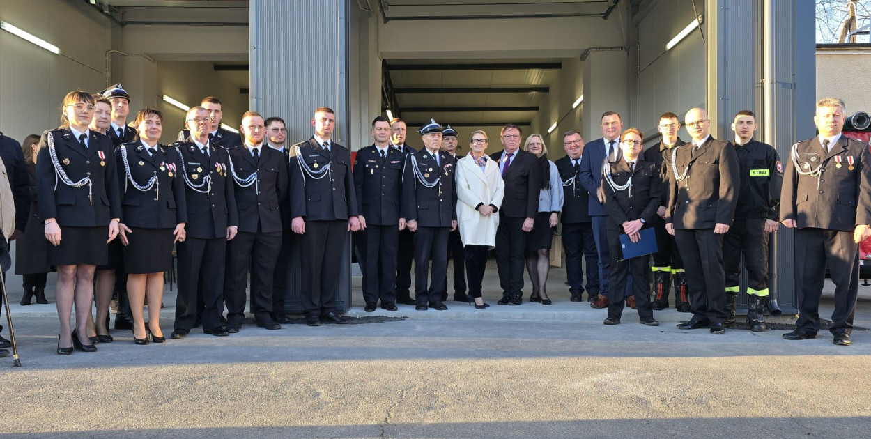 Nowy garaż w OSP Śmiłowice. Uroczyste otwarcie i odznaczenia