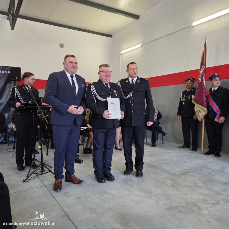 Nowy garaż w OSP Śmiłowice. Uroczyste otwarcie i odznaczenia
