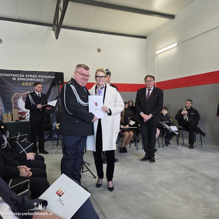 Nowy garaż w OSP Śmiłowice. Uroczyste otwarcie i odznaczenia