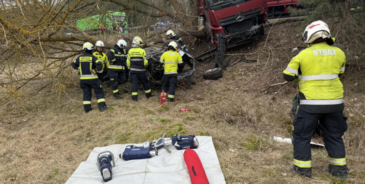 DK10 sparaliżowana, jedna osoba nie żyje