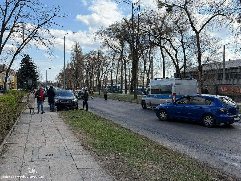 Zderzenie aut na ulicy Wienieckiej