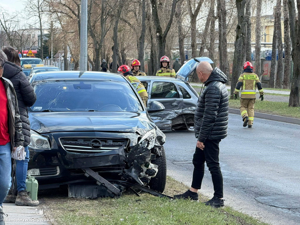 Zderzenie aut na ulicy Wienieckiej