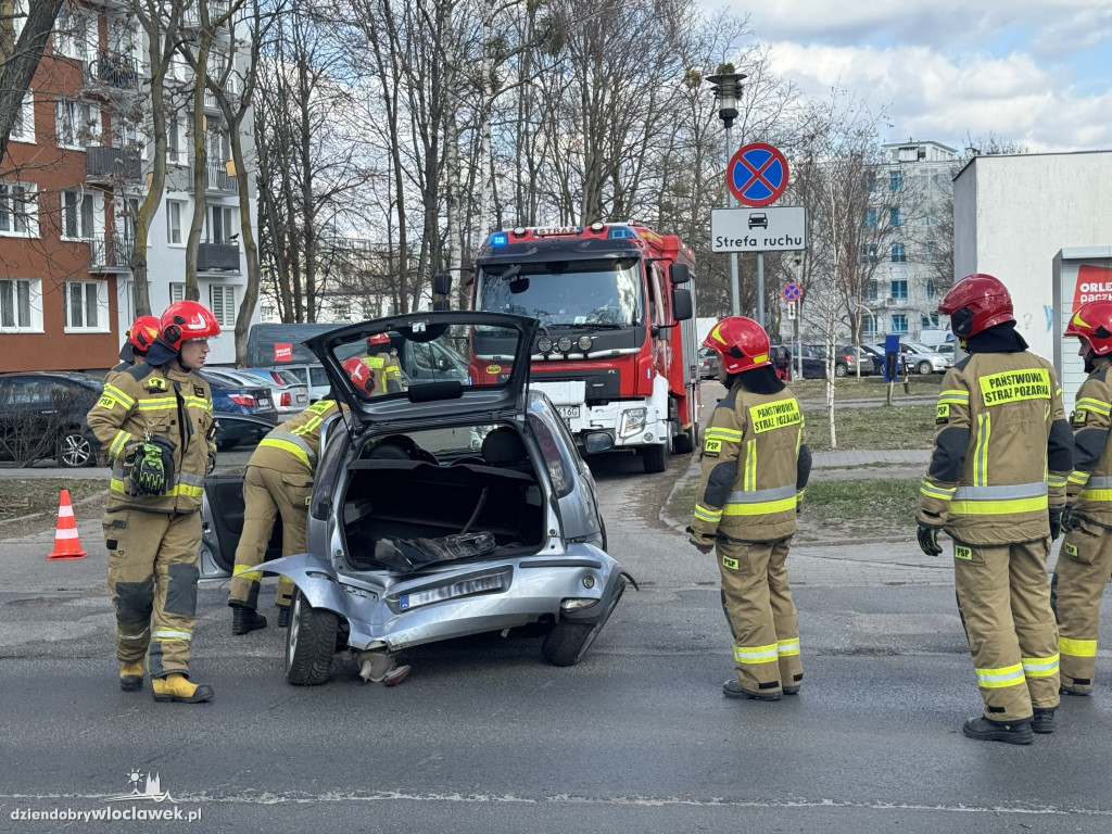 Zderzenie aut na ulicy Wienieckiej