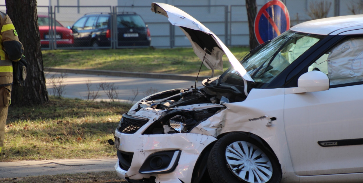 Zderzenie dwóch samochodów na Wienieckiej