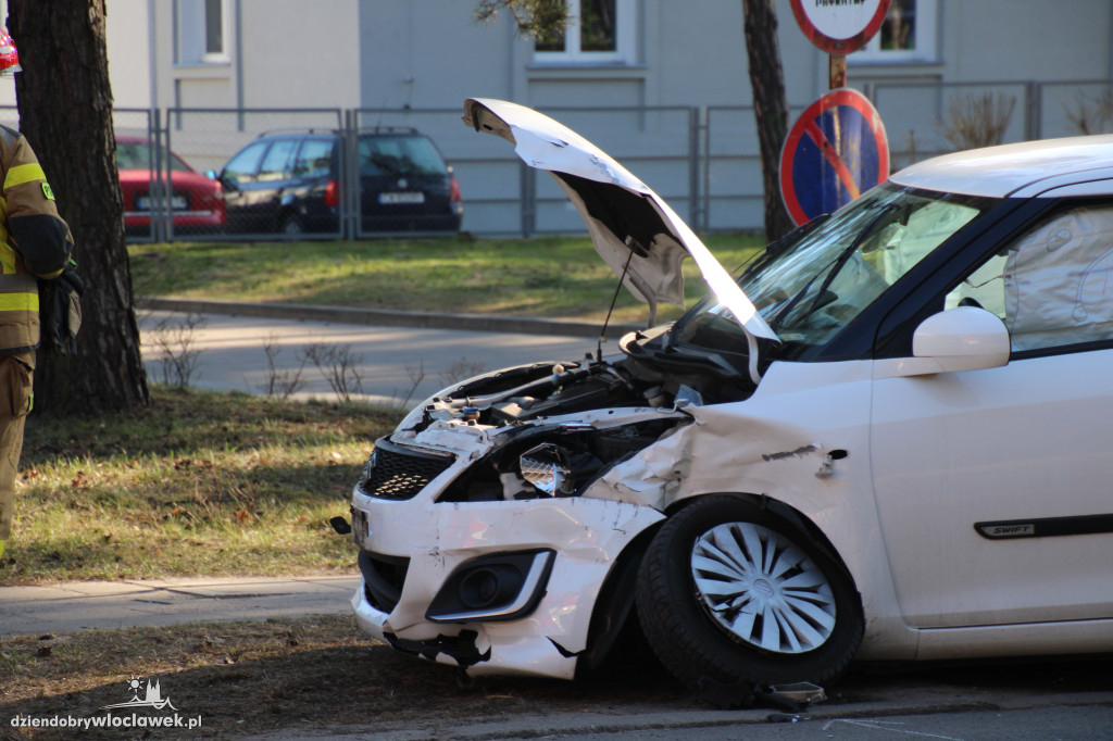 Zderzenie dwóch samochodów na Wienieckiej