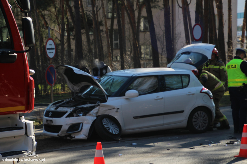 Zderzenie dwóch samochodów na Wienieckiej