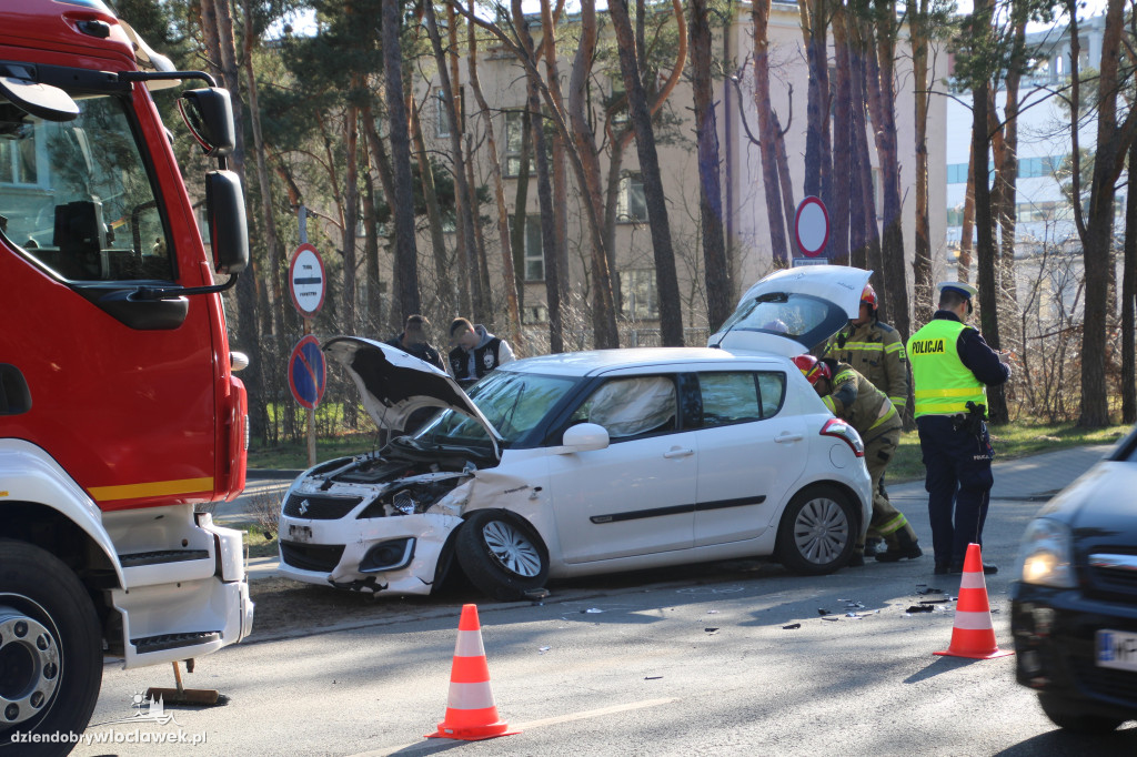 Zderzenie dwóch samochodów na Wienieckiej