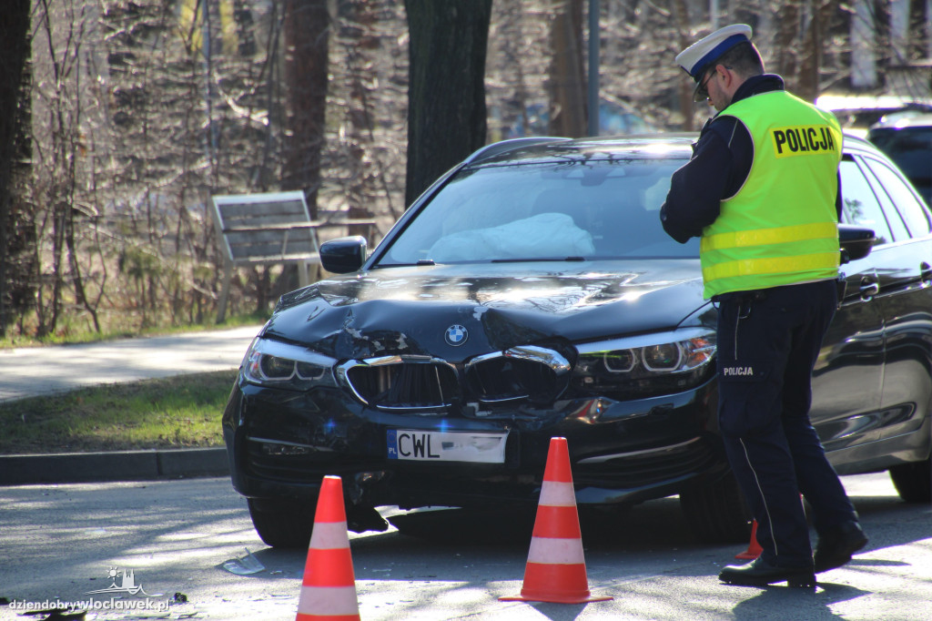 Zderzenie dwóch samochodów na Wienieckiej