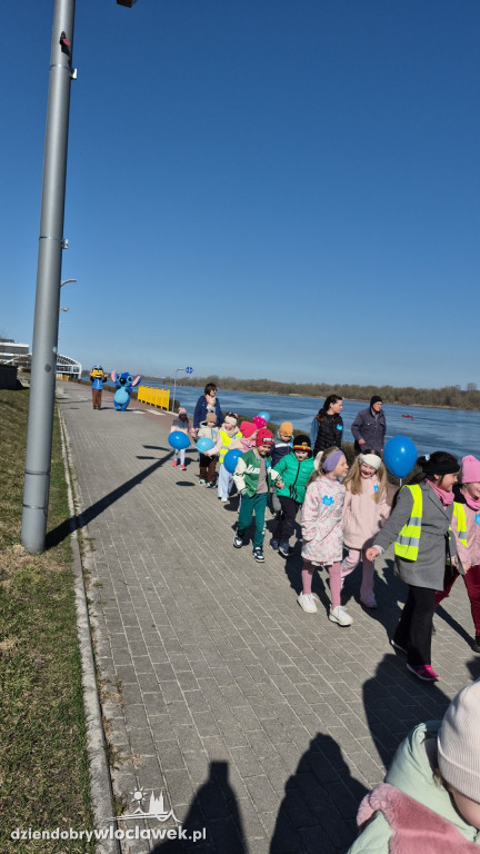 Marsz z okazji Światowego Dnia Świadomości Autyzmu przeszedł ulicami Włocławka