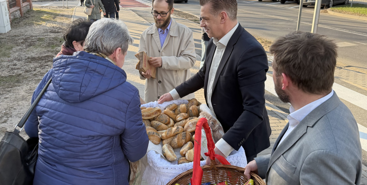 Zajączki i świąteczne życzenia na ulicach Włocławka