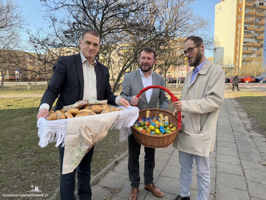 Zajączki i świąteczne życzenia na ulicach Włocławka